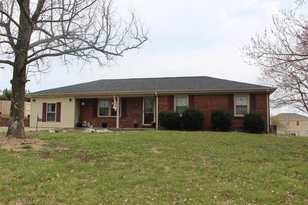 433 Haddix St, Harrodsburg, KY 40330 - photo 1