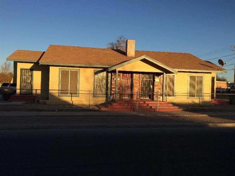 735 N 6th St, El Centro, CA 92243 - photo 1