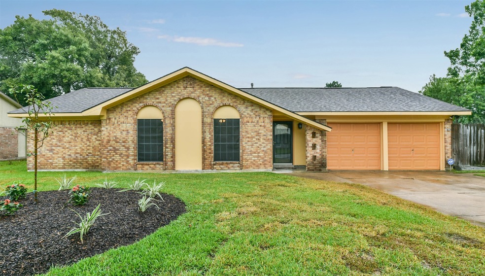 3725 Cambridge St, Alvin, TX 77511 - photo 1