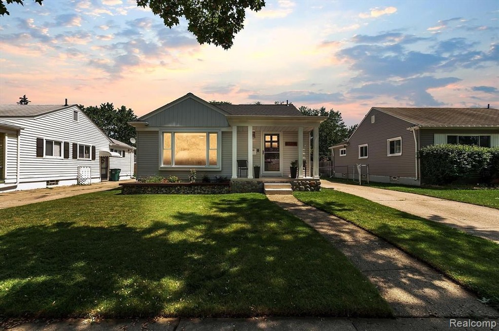 01-631-S-Manitou-Ave-Windowstill-Real-Estate-Photo