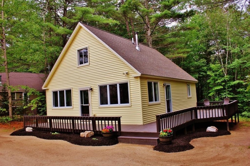 687 Pequawket Dr, Conway, NH 03818 - photo 1