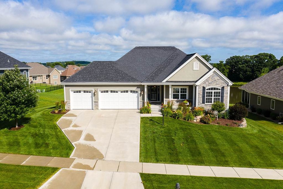 332 Oakwood Dr, Oregon, WI 53575 - photo 1