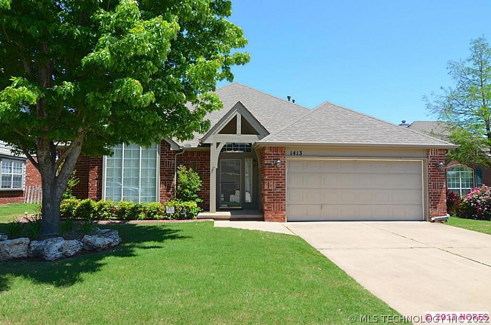 Lovely Full Brick Home In Cul-de-Sac. Mature trees