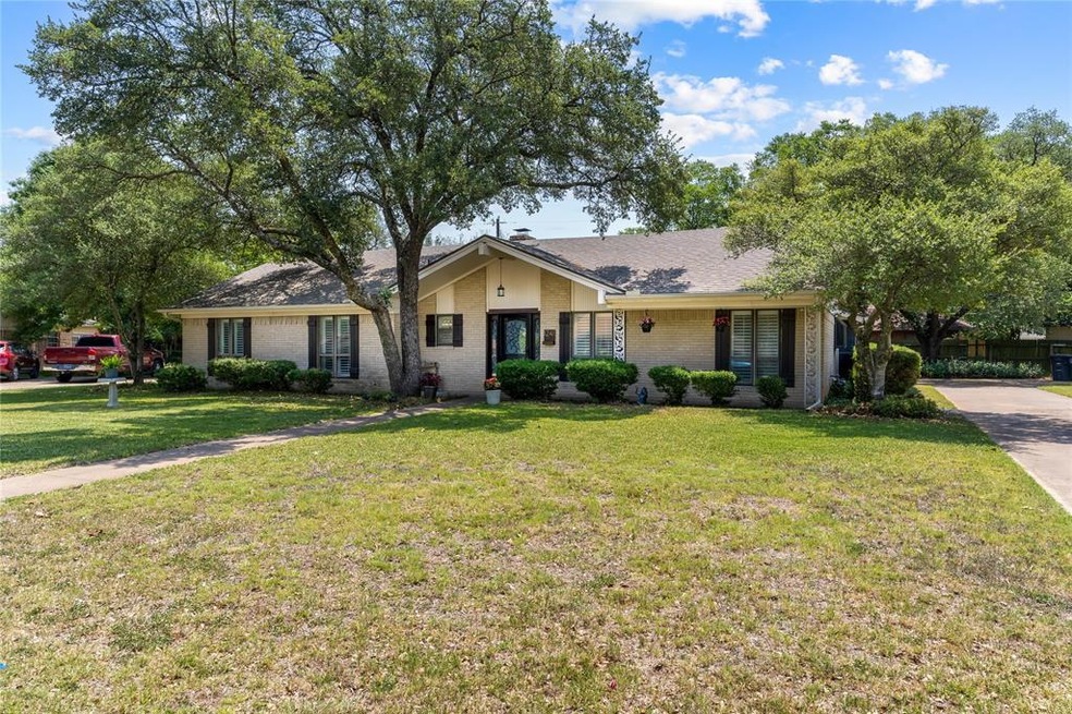 1241 Wedgewood Dr, Cleburne, TX 76033 - photo 1