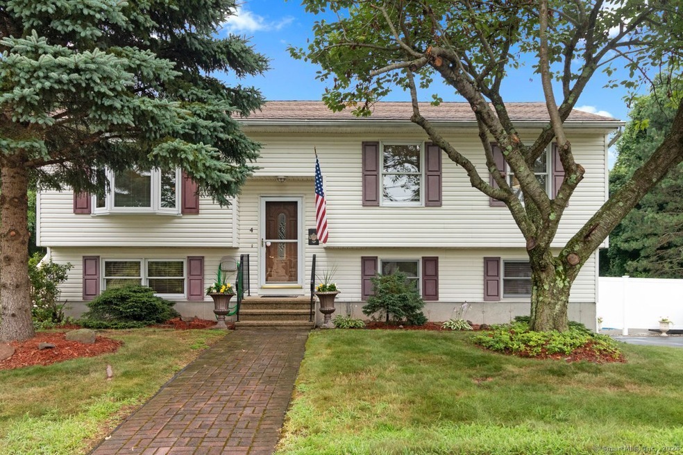 Welcome to 4 Joseph Lane in Hamden CT