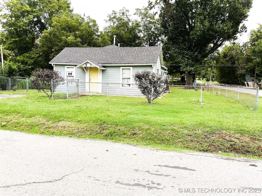201 N Indianola St, Pryor, OK 74361 - photo 1