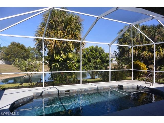 GORGEOUS LAGOON POOL OVERLOOKING THE LAKE AND PROP