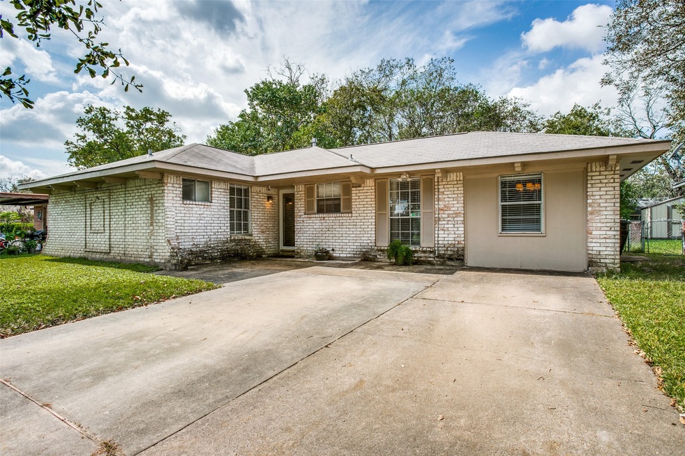 8815 Hillsgrove Ct, Houston, TX 77088 - photo 1