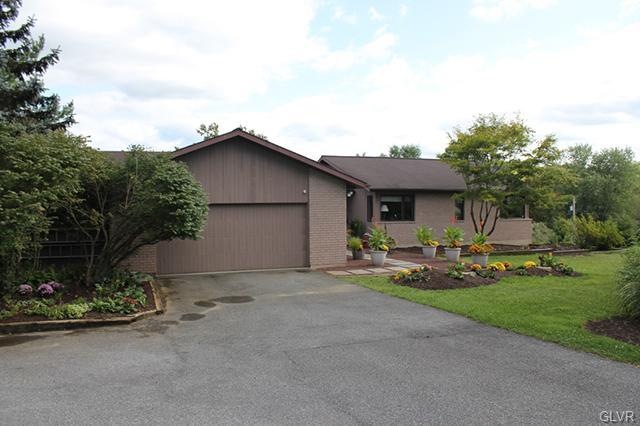 1755 Arden Ln, Bethlehem, PA 18015 - photo 1