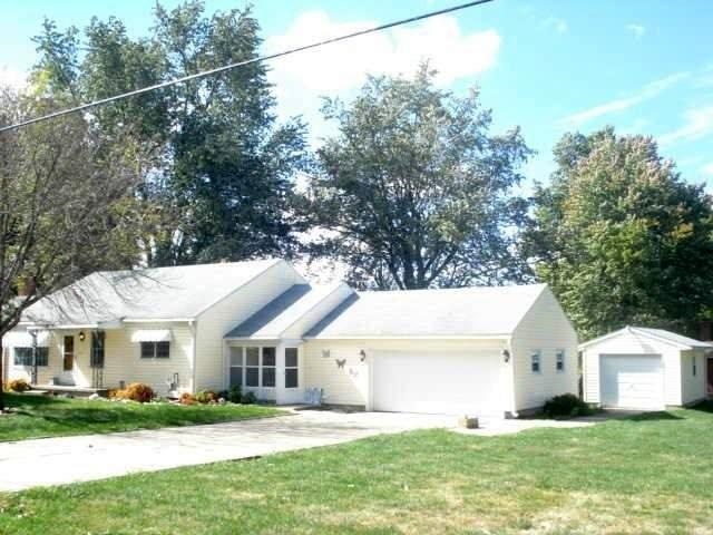 3BR, 1 bath main level, 1 bath in basement.  Hardw