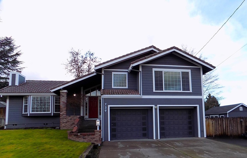 739 Pierce Rd, Medford, OR 97504 - photo 1