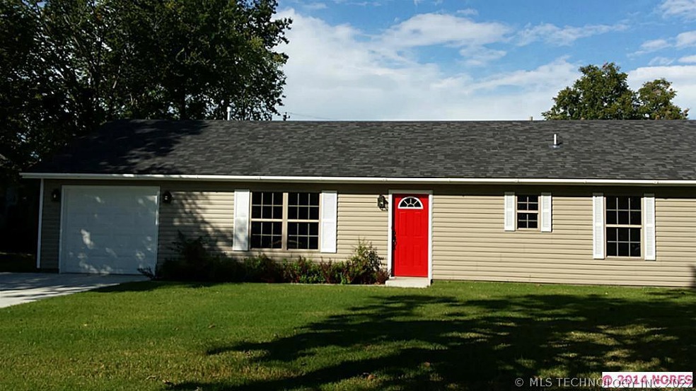 532 E 6th St, Claremore, OK 74017 - photo 1