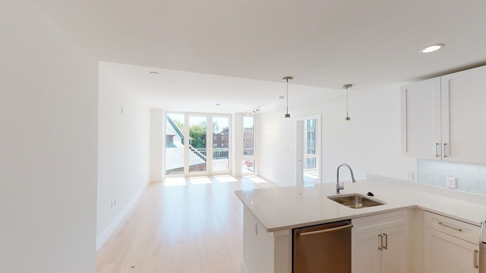 7 Beech St unit 302, Cambridge, MA 02140 - photo 1