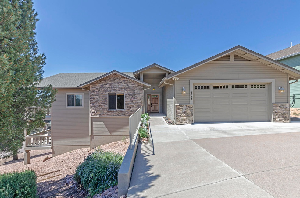 808 N Elk Horn Circle