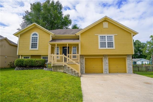 1609 Tyler Dr, Raymore, MO 64083 - photo 1