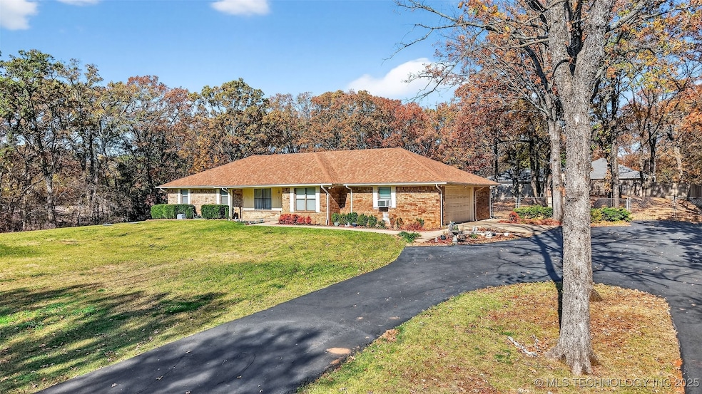 471 Rolling Wood Hills Dr, Durant, OK 74701 - photo 1