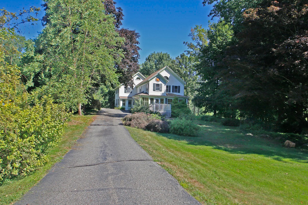 33 Pepperrell Rd, Kittery, ME 03905 - photo 1