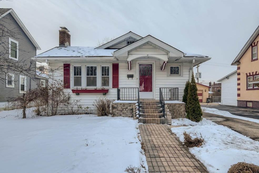 1330 Hickory St, Waukegan, IL 60085 - photo 1