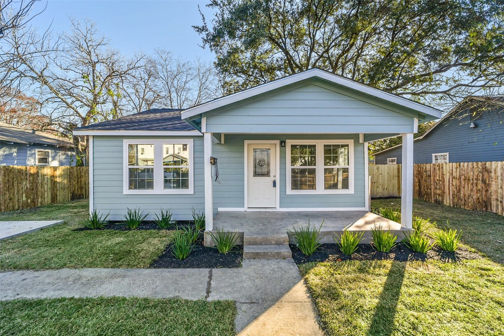 3204 Caplin St, Houston, TX 77026 - photo 1