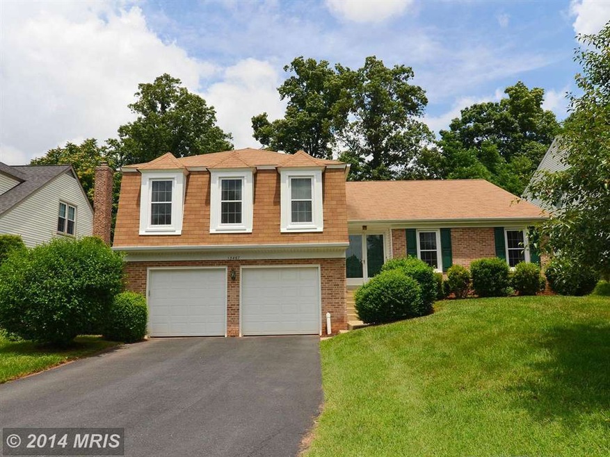 13467 Stream Valley Dr, Chantilly, VA 20151 - photo 1