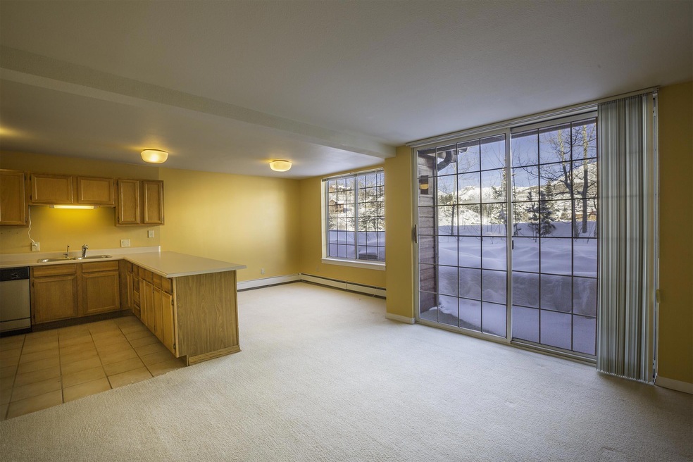 NS11LRkitchenView-4