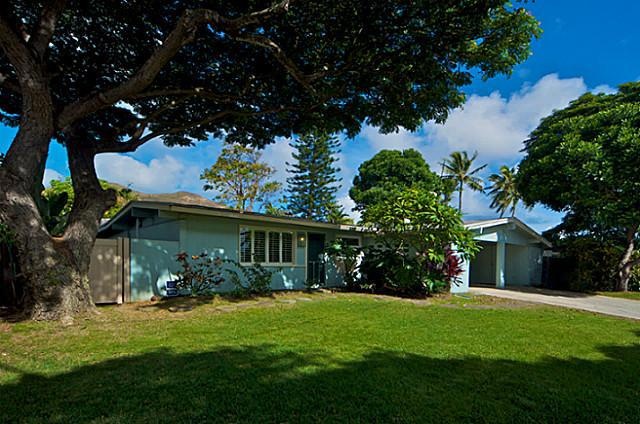 Level lot with shade tree