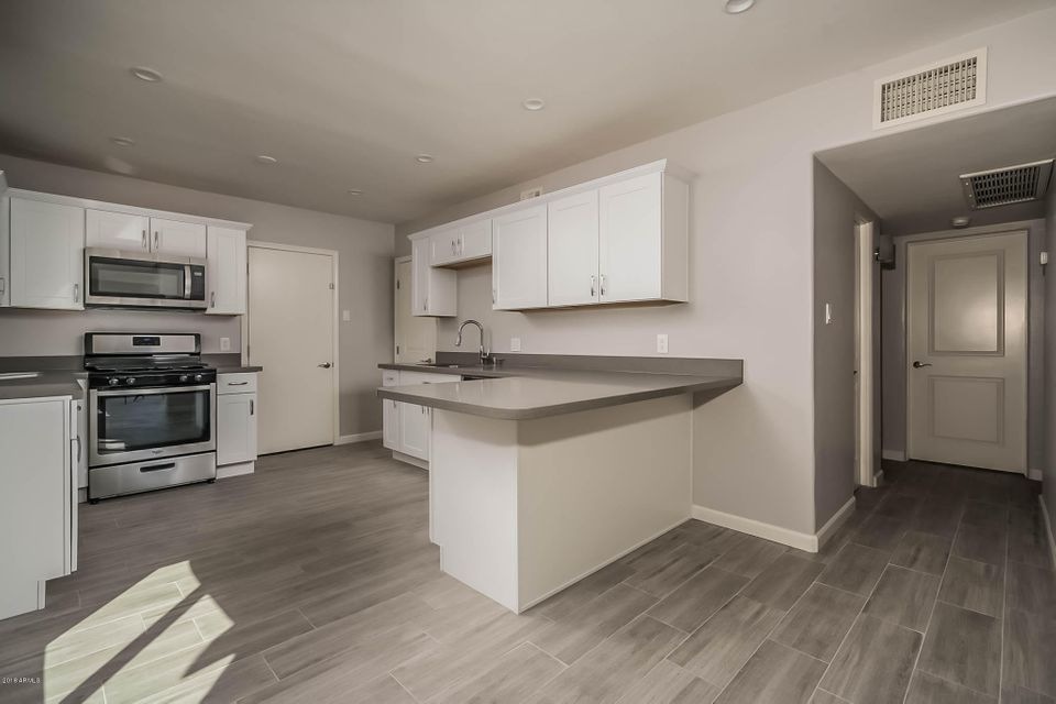 Eat-In Kitchen