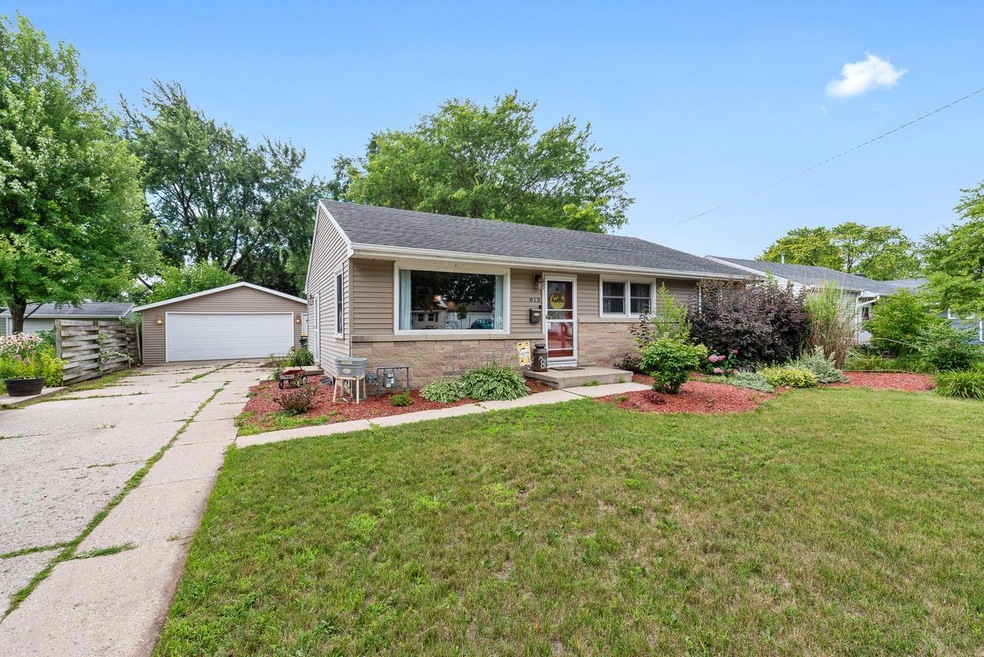 813 Hillcrest St-17