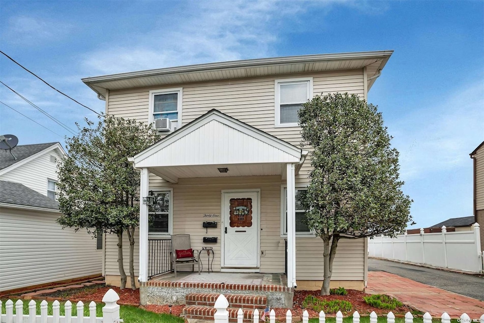 31 East Ave, Glen Cove, NY 11542 - photo 1