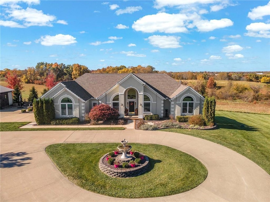 10030 Airfield Ln, Richmond, MO 64085 - photo 1