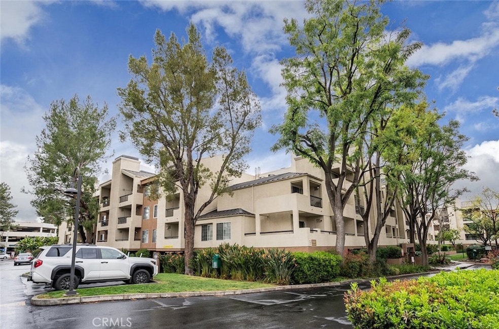 5540 Owensmouth Ave unit 302, Woodland Hills, CA 91367 - photo 1