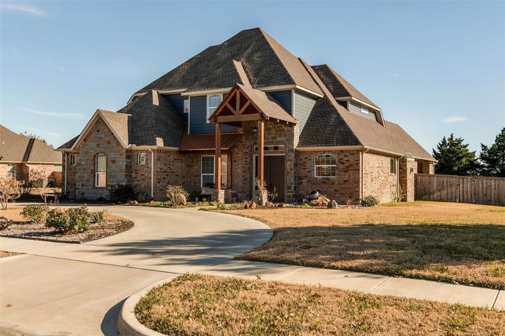 2003 Lakeridge Cir, Ennis, TX 75119 - photo 1