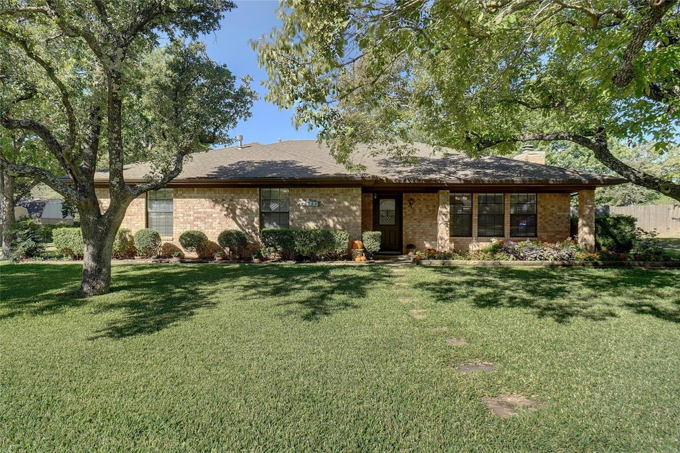 1222 Ridgewood Cir, Southlake, TX 76092 - photo 1