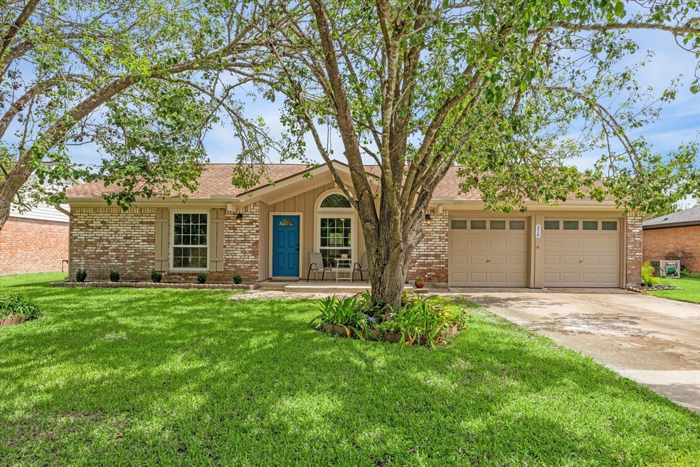 316 Windsor Square, Alvin, TX 77511 - photo 1