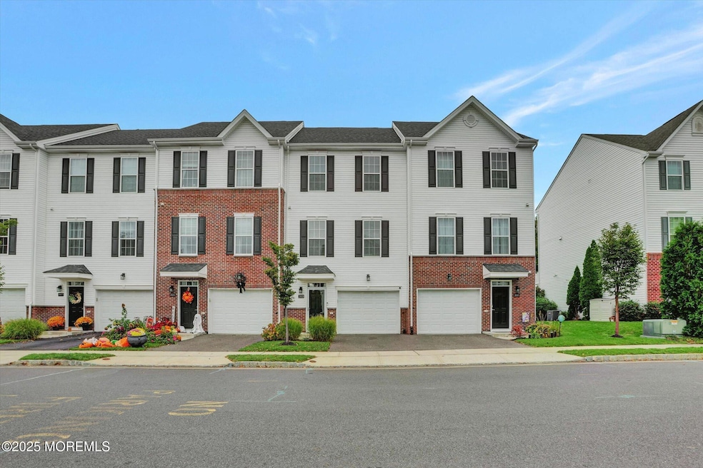 Pending $520,000 • Co-Listing Agent