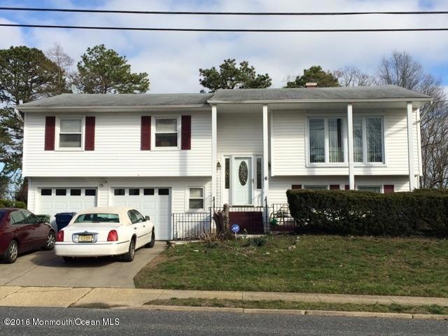 6 CHADWELL CT (FRONT VIEW)