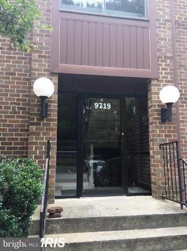 9719 Kings Crown Ct unit 101, Fairfax, VA 22031 - photo 1