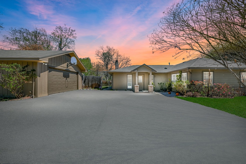 8554 Highcrest Dr, Houston, TX 77055 - photo 1