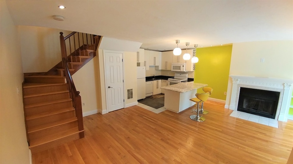 160 Quincy Shore Dr unit 103, Quincy, MA 02171 - photo 1