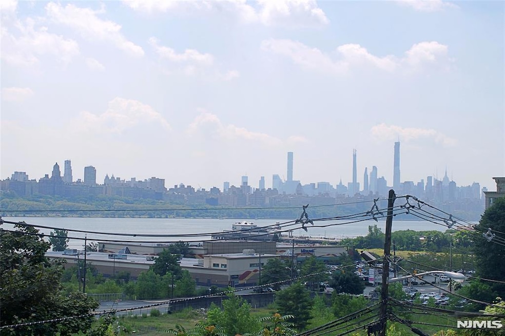 154 Undercliff Ave unit 5, Edgewater, NJ 07020 - photo 1