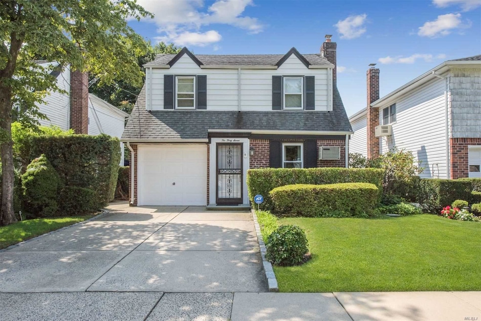 1047 Delmar Ave, Franklin Square, NY 11010 - photo 1