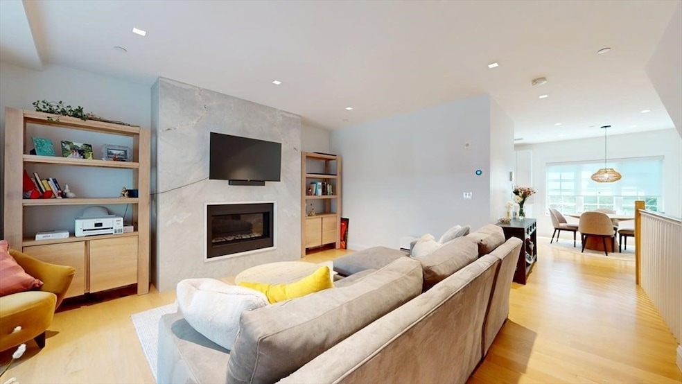 21 Crowninshield Rd unit 17, Brookline, MA 02446 - photo 1