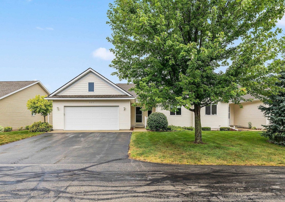 505 Willow Bend unit 22, Auburn, MI 48611 - photo 1