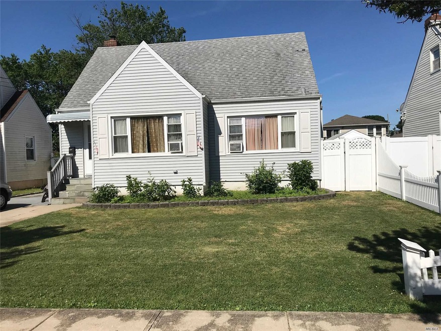 256 Roosevelt Ave, Freeport, NY 11520 - photo 1