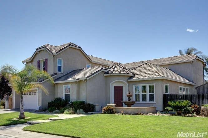 Beautiful 5 bedroom, 3.5 bath home with 3733 squar