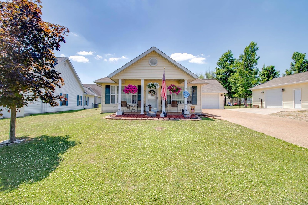 1214 Dolan Ln, Jerseyville, IL 62052 - photo 1