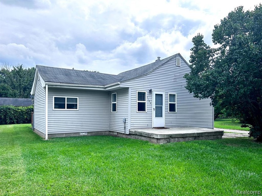 1106 Harding Dr, Flint, MI 48507 - photo 1