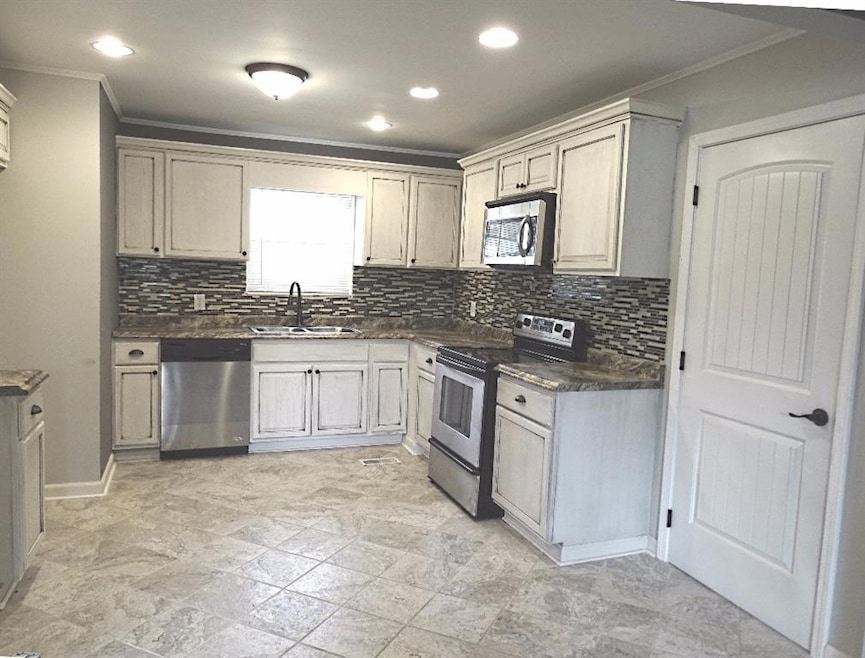 195 Clairmount Dr SE, Calhoun, GA 30701 - photo 1