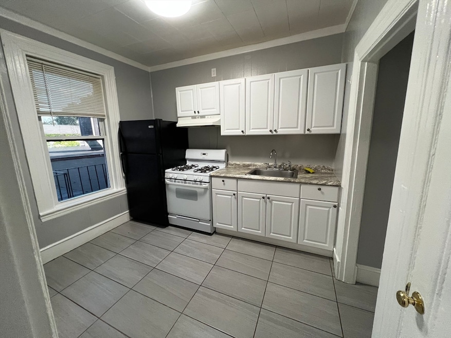 64 Hollis St unit 13, Framingham, MA 01702 - photo 1