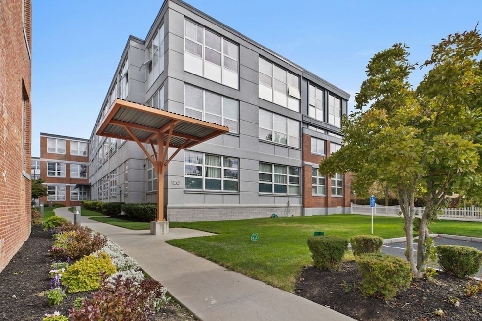 120 Holmes St unit 212, Quincy, MA 02171 - photo 1